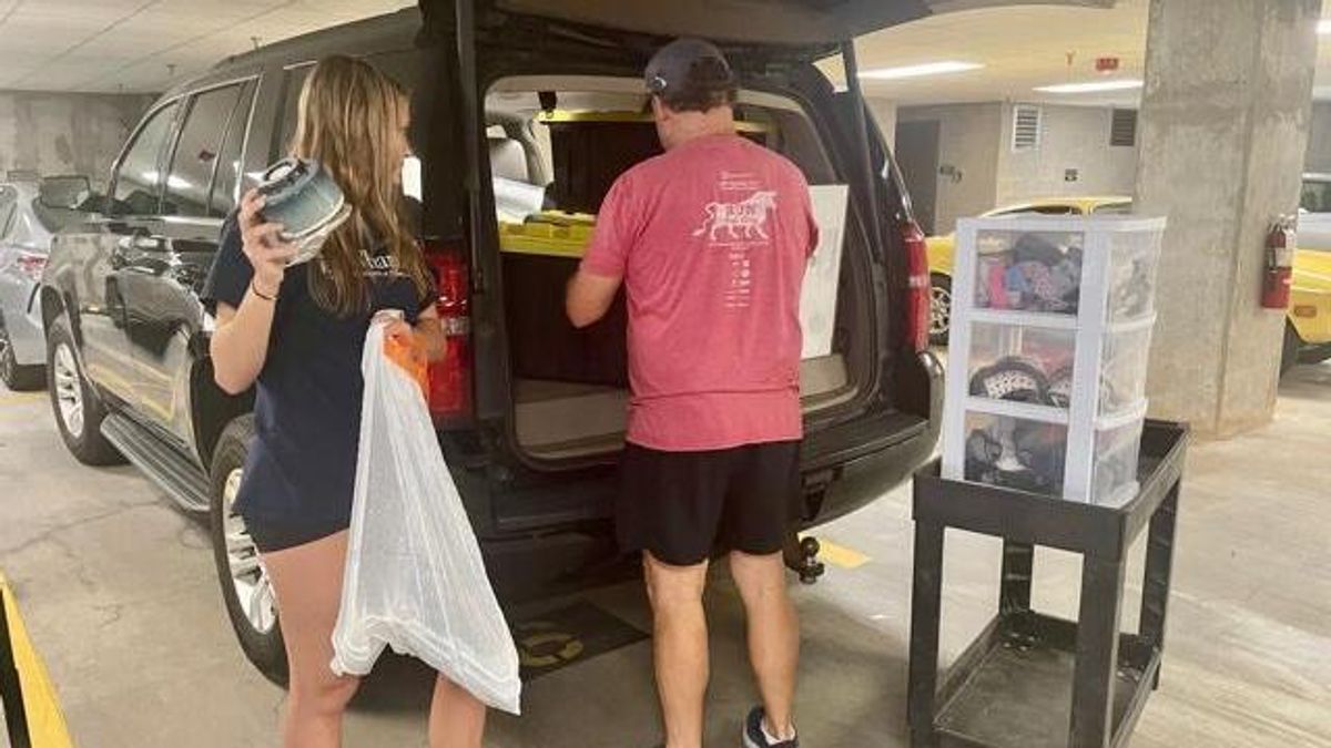 Moving out: Amanda Lamb's younger daughter packs up for college