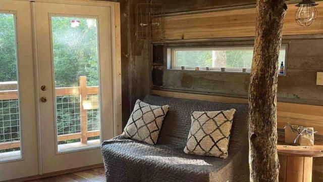 Eli's tree house on Airbnb