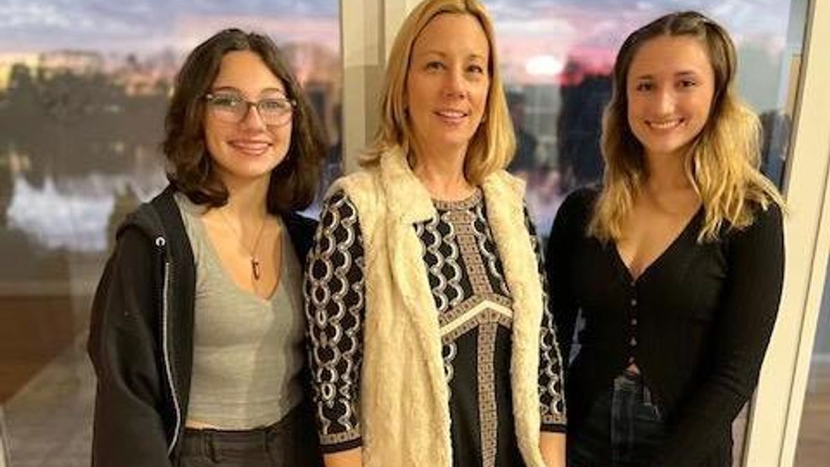 Joelene Wolfe and her daughters