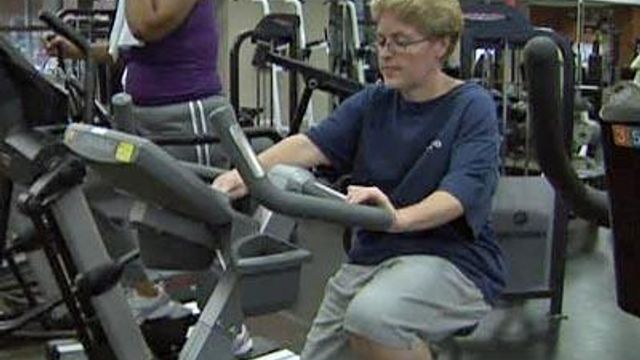 Woman loses weight with diet, exercise