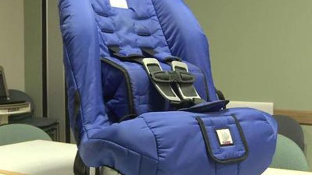 Special car seat helps infants with hip abnormalities