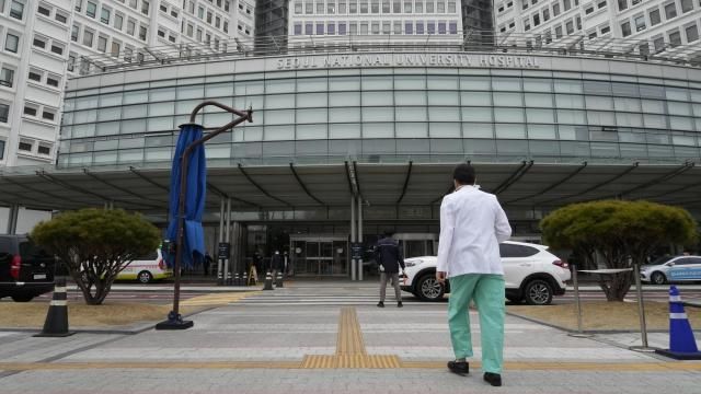 A medical worker walks to enter Seoul National University Hospital in Seoul, South Korea, Thursday, Feb. 29, 2024. South Korea’s government made a last appeal to junior doctors to end a walkout, with hours left to go before the Thursday deadline on its threats to suspend medical licenses and prosecute the strikers. (AP Photo/Ahn Young-joon) A medical worker walks to enter Seoul National University Hospital in Seoul, South Korea, Thursday, Feb. 29, 2024. South Korea’s government made a last appeal to junior doctors to end a walkout, with hours left to go before the Thursday deadline on its threats to suspend medical licenses and prosecute the strikers. (AP Photo/Ahn Young-joon)