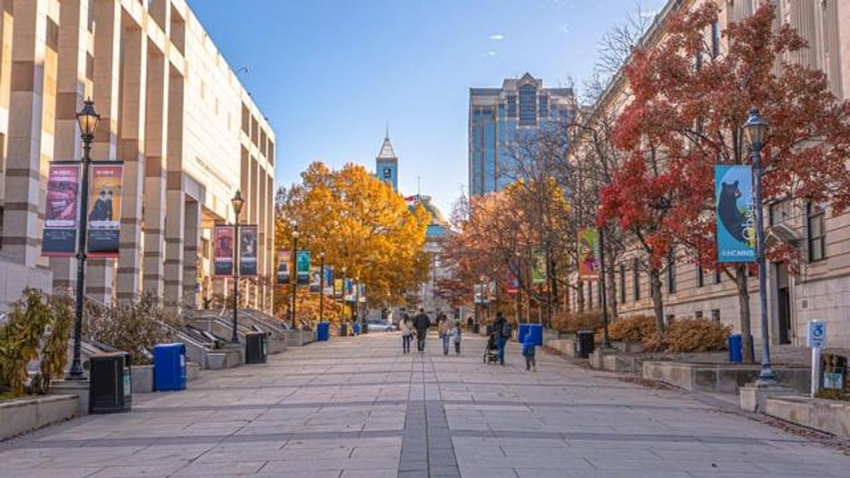 Bicentennial Plaza 