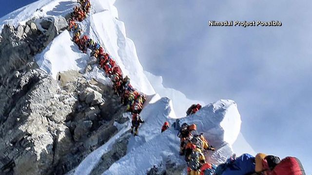 Mountaineers call for restrictions on Mt. Everest climbers