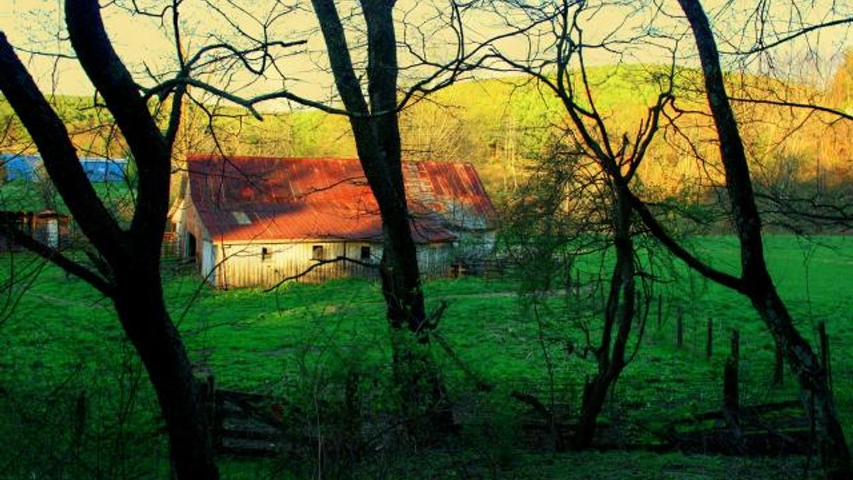 Old Barn along New River