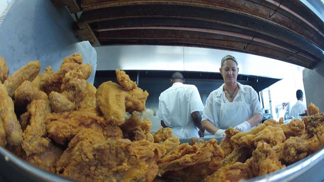 Charlotte restaurant famous for its fried chicken, service
