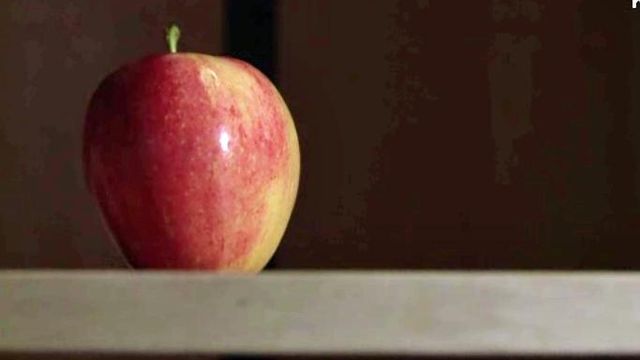Woman fined $500 for apple she received on Delta flight