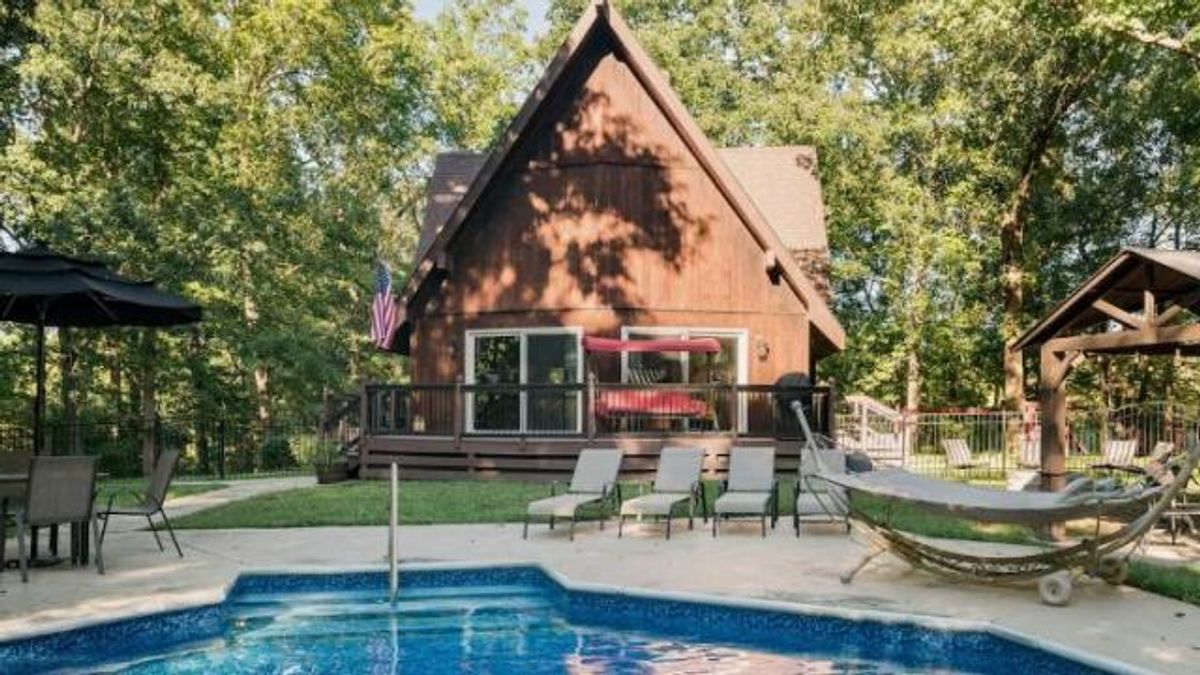 Mountain Cabin in Town