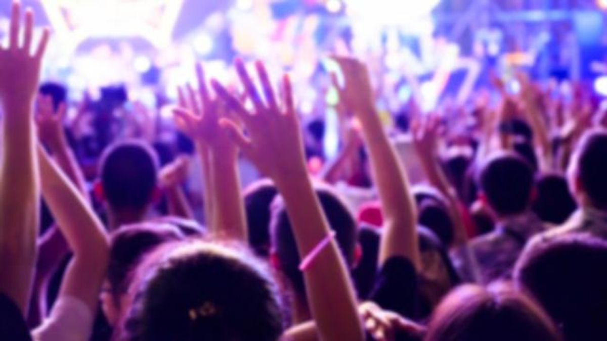 UWGT : Spotlight : Concert crowd