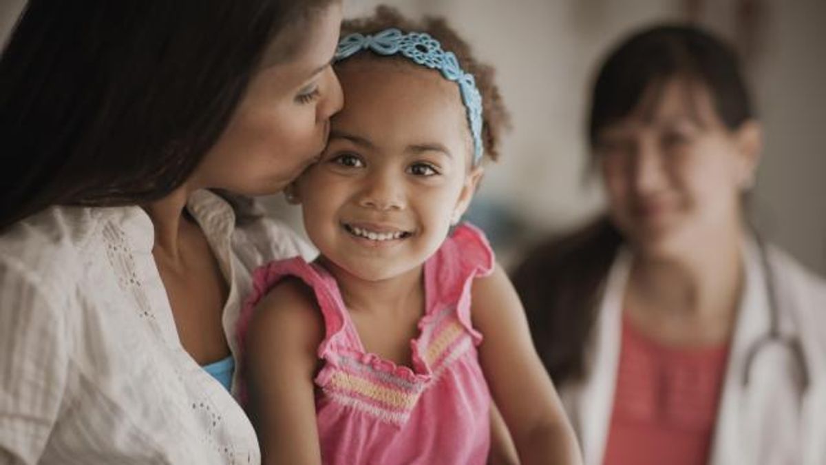 Spotlight : NC Healthcare Association : doctor with family