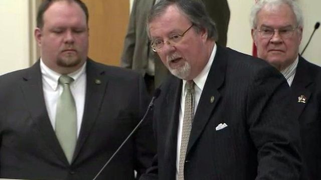 Senate panel approves revoking Dix lease