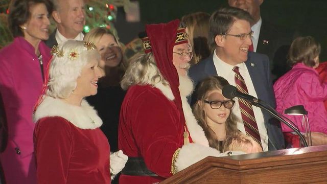 Gov. McCrory lights Christmas tree at State Capitol