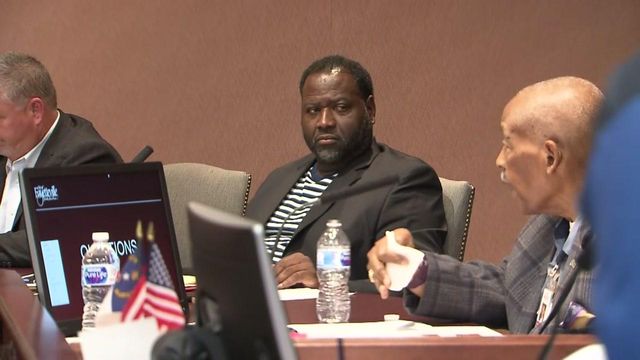 Fayetteville council begins effort to oust member