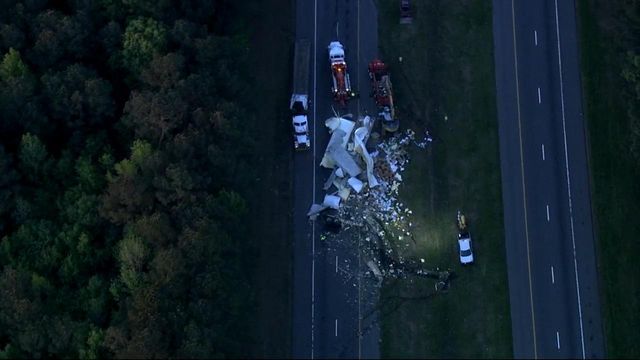 Sky 5 flies over crash on I-95 near Rocky Mount