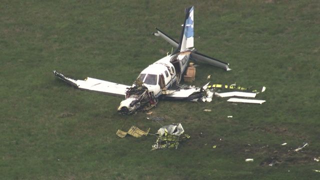 Sky 5 flies over plane crash at RDU. Tap for a live look.