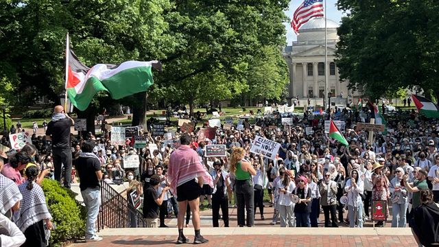 Hundreds protest on UNC's campus to support Palestinians
