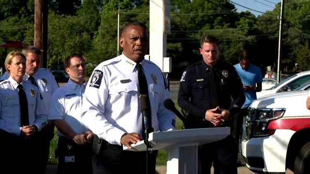 Charlotte-Mecklenburg police discuss shooting of multiple law enforcement officers
