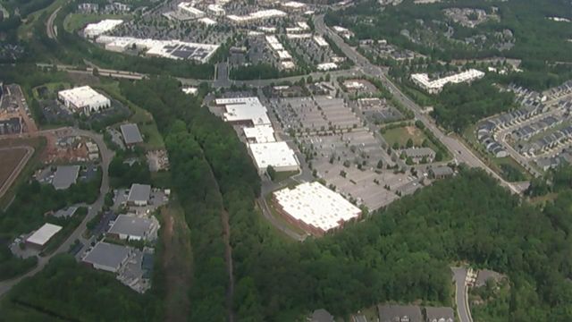 Sky 5 flies over gas leak in Fayetteville that prompted evacuations