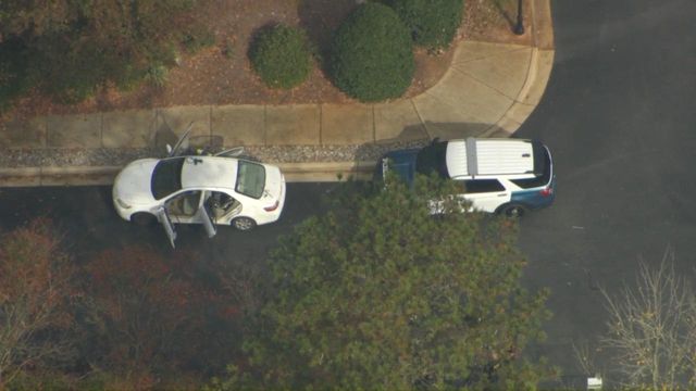 Sky 5: Car hit by gunfire near Trailwood Drive and I-40 in Raleigh