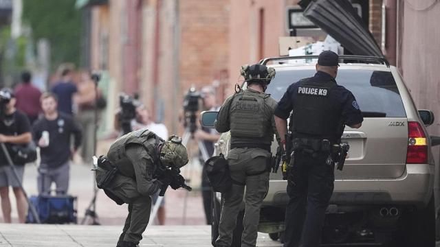 Law enforcement officials investigate after an attack on the Pearl Street Mall Sunday, June 1, 2025, in Boulder, Colo. (AP Photo/David Zalubowski)