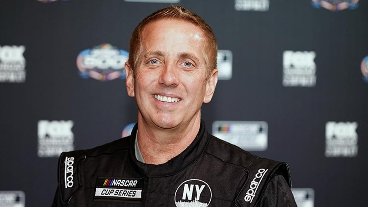 Retired NASCAR driver Greg Biffle and family among 7 killed in North  Carolina plane crash