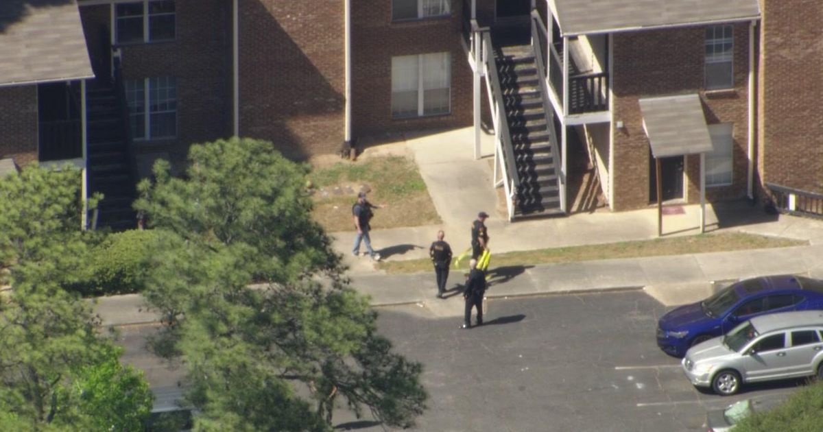 Wake SWAT team surrounds Raleigh apartment