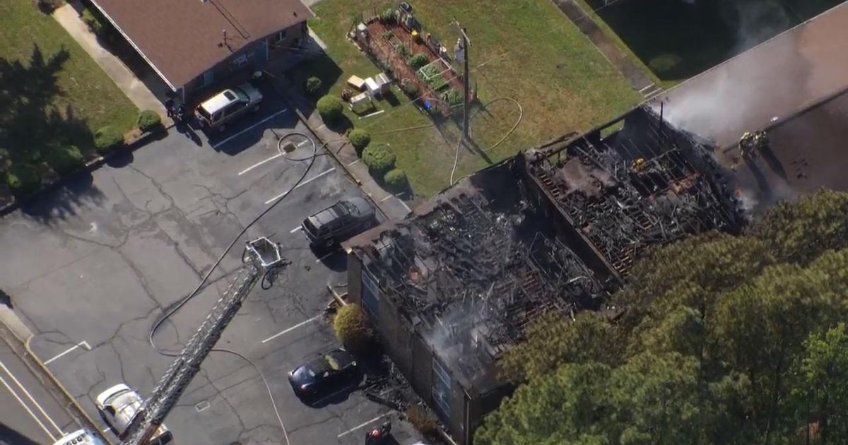 Fire rips through Carrboro apartment complex; one person killed