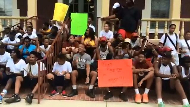 Raw: Shaw students protest in song