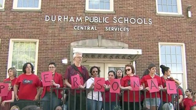 Teachers cheer as school board votes to cancel class for rally