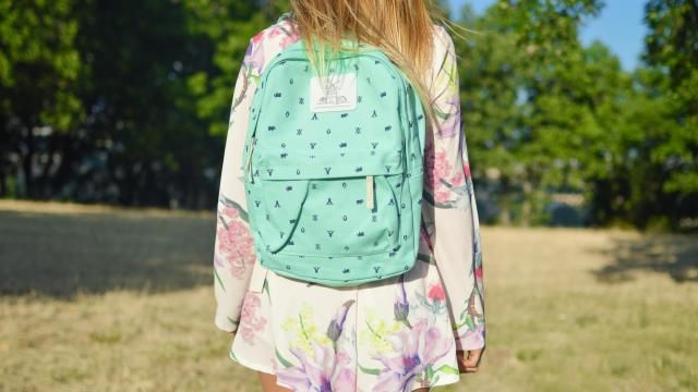 Back-to-school, backpack, back-to-school style, kindergarten, elementary school, girl with backpack
