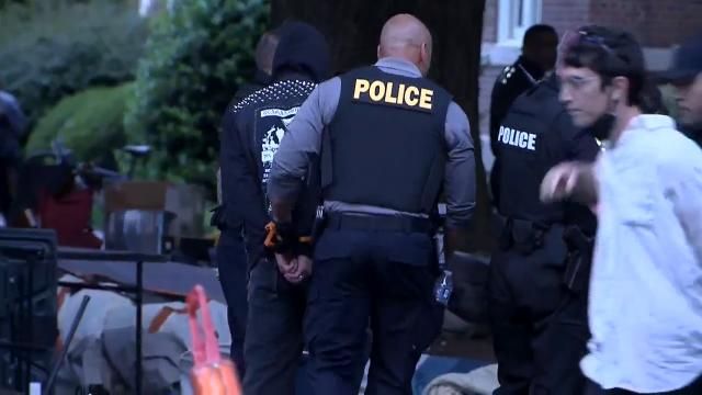 Police begin removing pro-Palestinian protestors at UNC-Chapel Hill