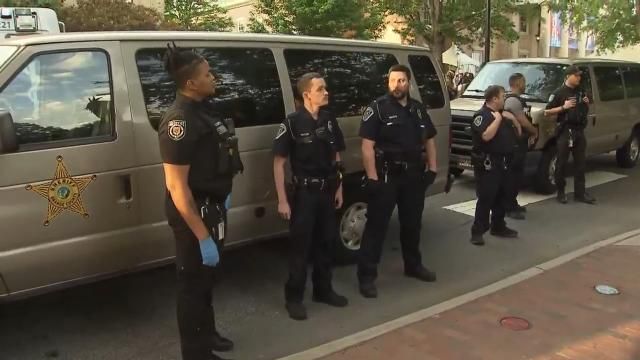 Police begin removing pro-Palestinian protestors at UNC-Chapel Hill