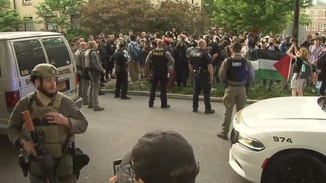 Police begin removing pro-Palestinian protestors at UNC-Chapel Hill