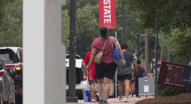 Generic, stock college students move-in, NC State