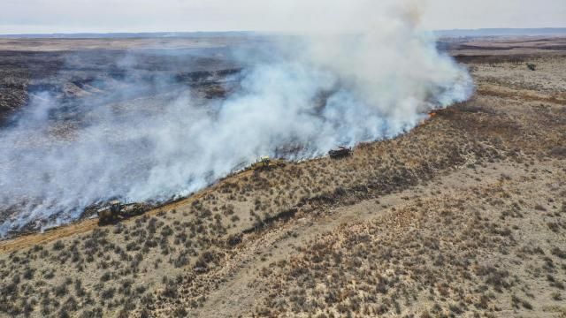 Firefighters battle the Smokehouse Creek Fire north of Canadian, Texas, Wednesday, Feb. 28, 2024 (AP Photo/David Erickson) Firefighters battle the Smokehouse Creek Fire north of Canadian, Texas, Wednesday, Feb. 28, 2024 (AP Photo/David Erickson)