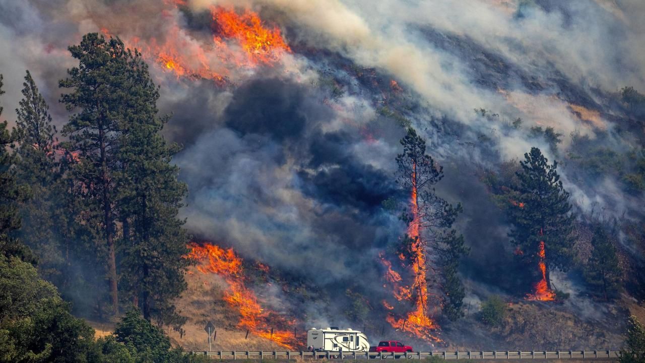 Video shows escape through flames and smoke as wildfire begins burning the  outskirts of Idaho town