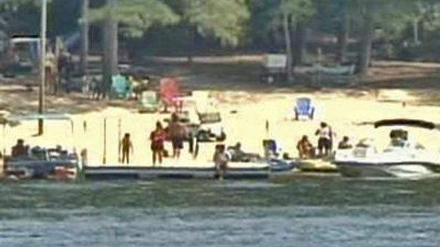Low Water Keeps Labor Day Boaters On Shore