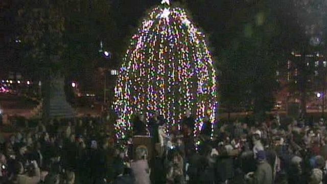 Governor, First Lady light Christmas tree