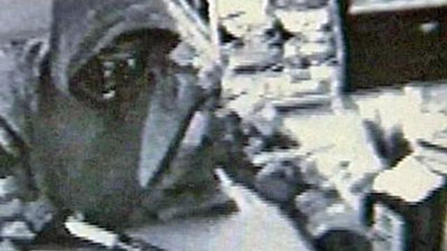 Robber With Sawed-Off Shotgun Strikes Wayne Stores