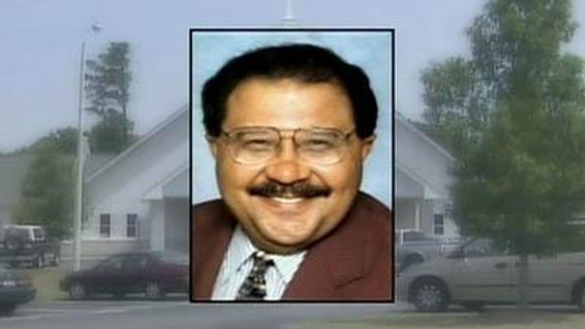 Congregation prays for pastor questioned in wife's death 