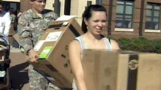 Soldiers, families get computers