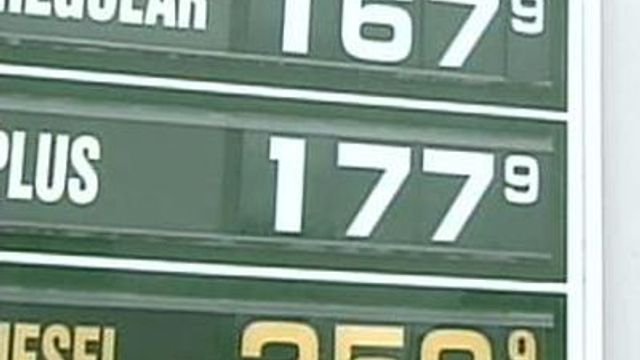 Economists concerned over low gas prices