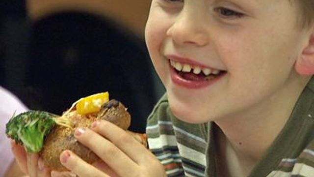 Children learn to eat right in Raleigh program