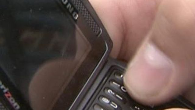 Bill aims to halt text messaging by drivers
