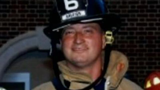 Firefighter loses battle for life, week after wreck