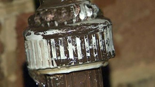 How to avoid frozen pipes