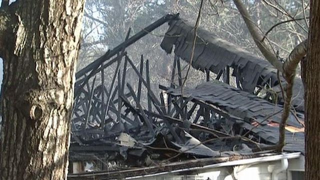 Fire destroys Raleigh apartments