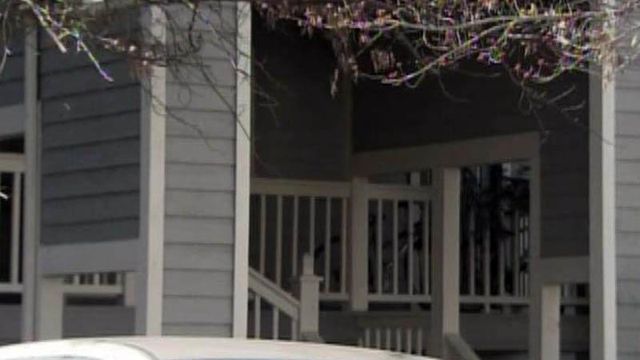 Chapel Hill burglar walks through unlocked doors