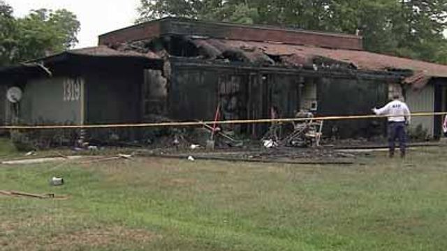 Arson suspected in Raleigh apartment fire 