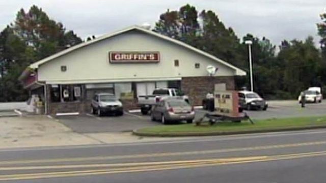 Fleeing bank robber shoots man outside Nash convenience store
